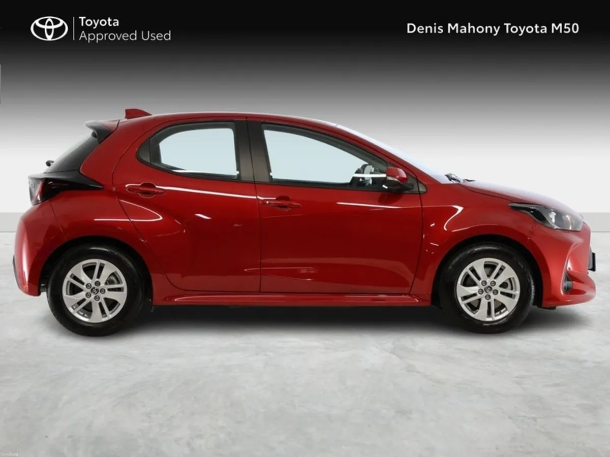 Toyota Yaris Luna Hybrid - Image 3