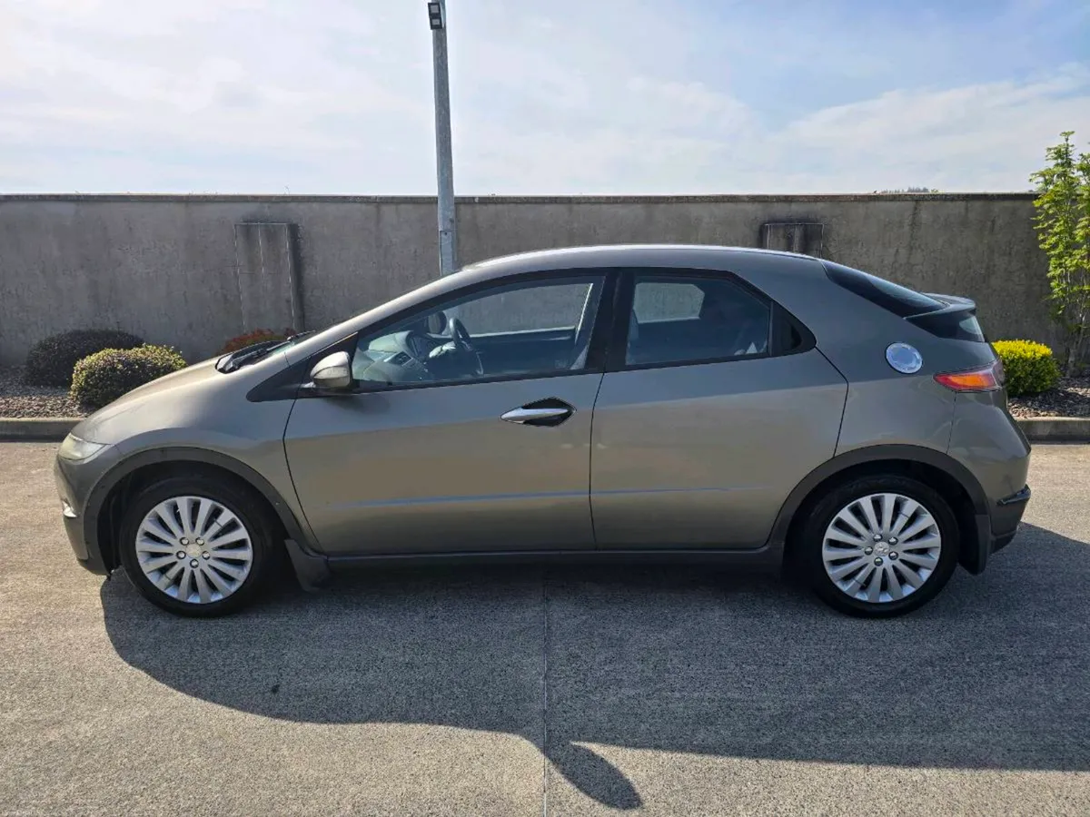 Honda Civic 1.3 Taxed & Tested - Image 2