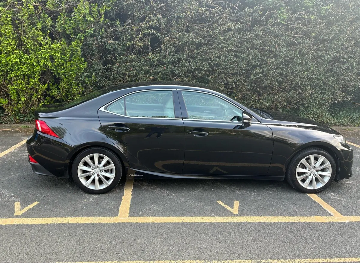 Lexus IS 300 - Image 2