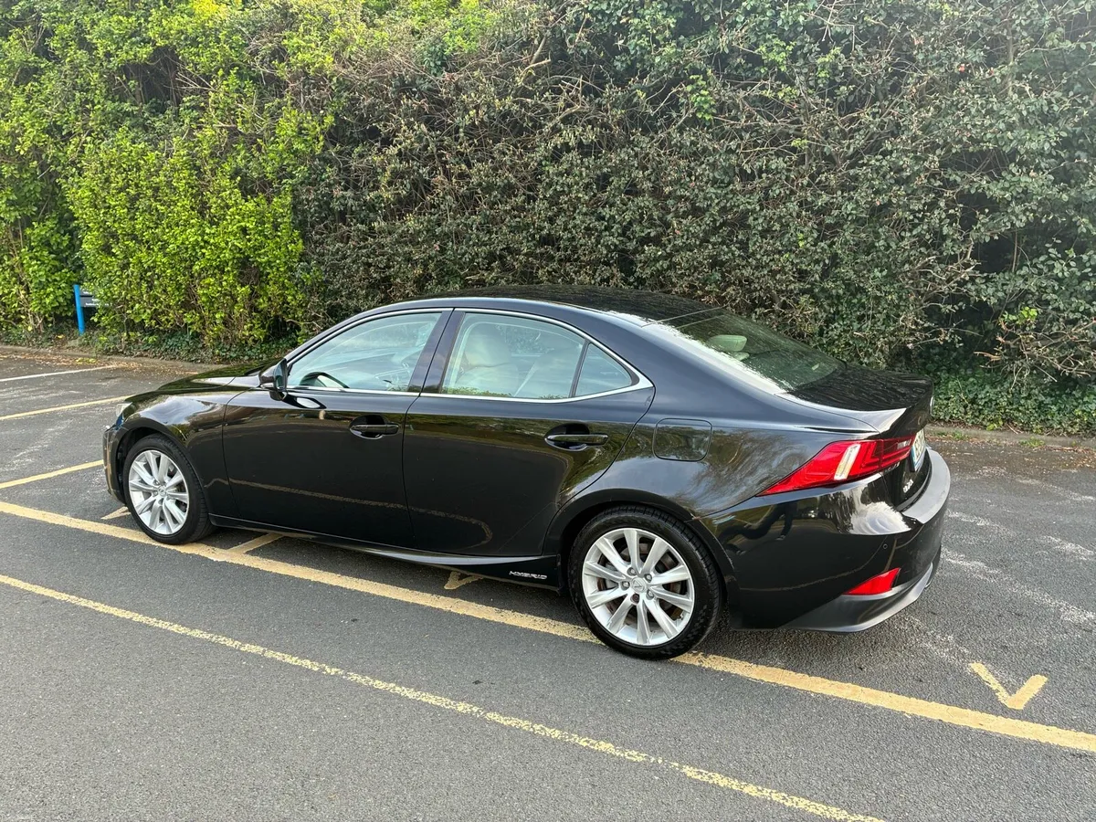 Lexus IS 300 - Image 5
