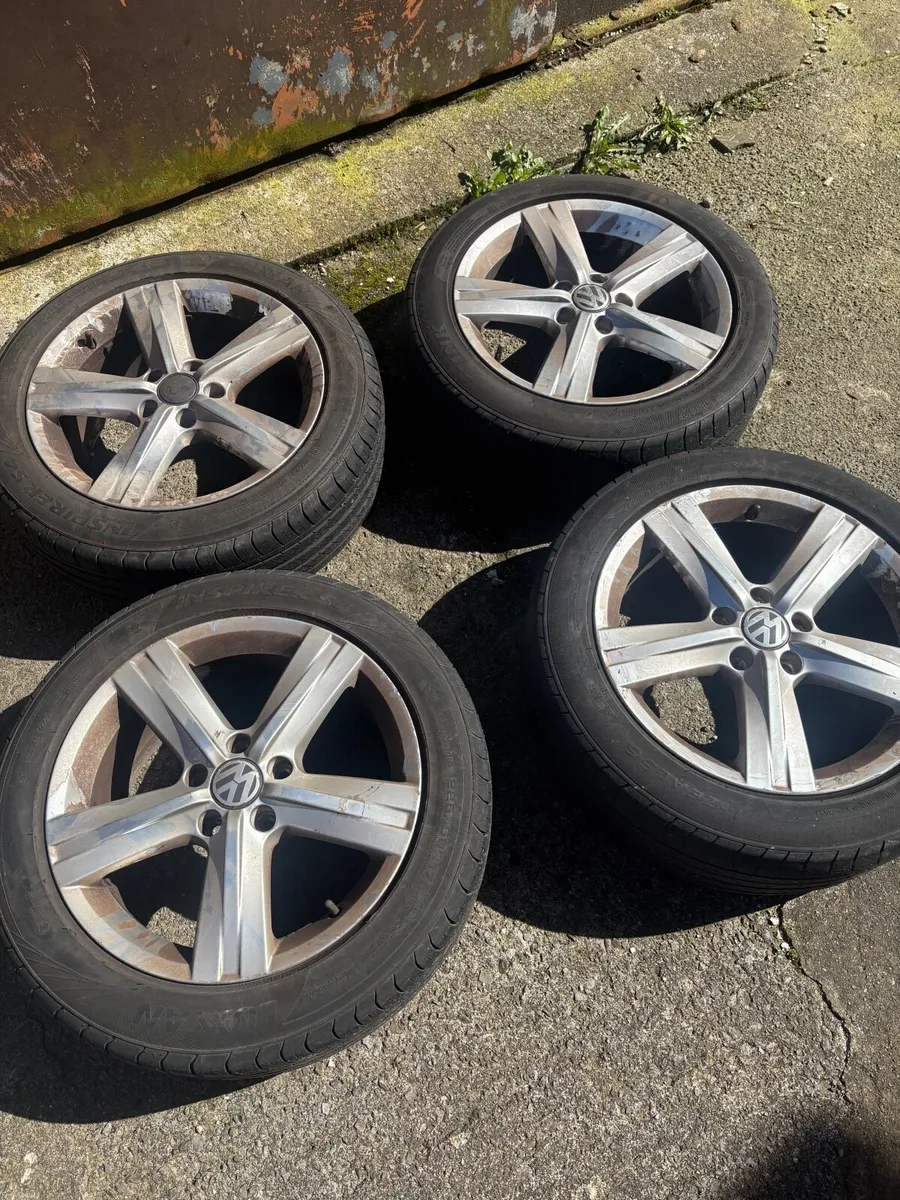 Volkswagen Passat 2012 - Image 1