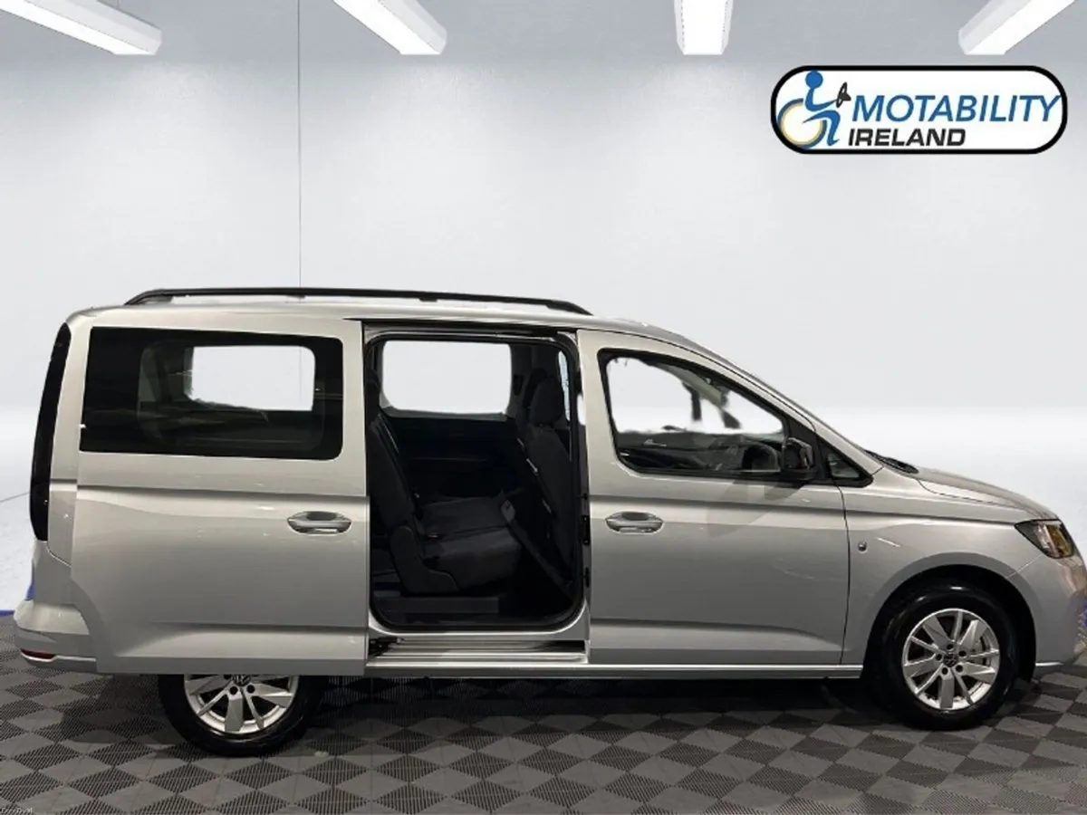 Volkswagen Caddy Maxi Life Wheelchair Accessible - Image 4