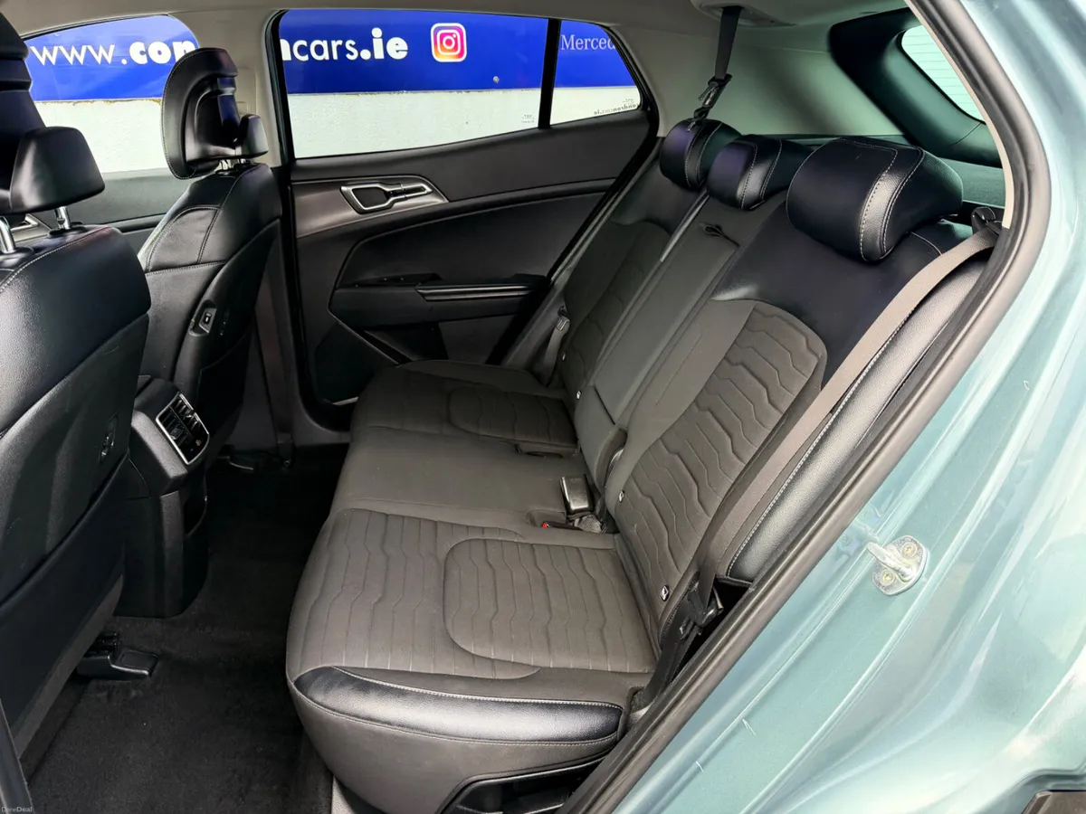 2023 KIA SPORTAGE 1.6 K3 MY23 PHEV 230BHP AUTO - Image 4