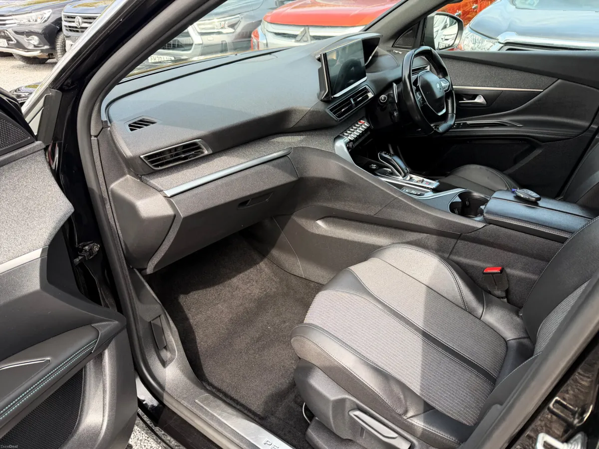 2023 PEUGEOT 3008 1.5 130BHP ALLURE AUTO - Image 4