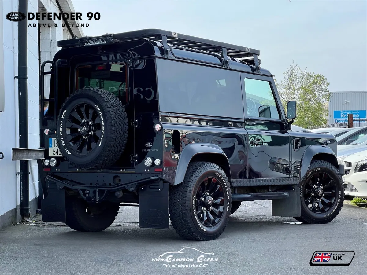 DEFENDER 90 URBAN SANTORINI BLACK ***NO VAT 4x4 - Image 2