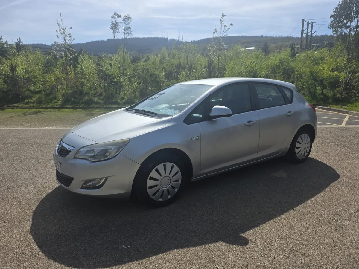 Opel Astra 2011 - Image 3