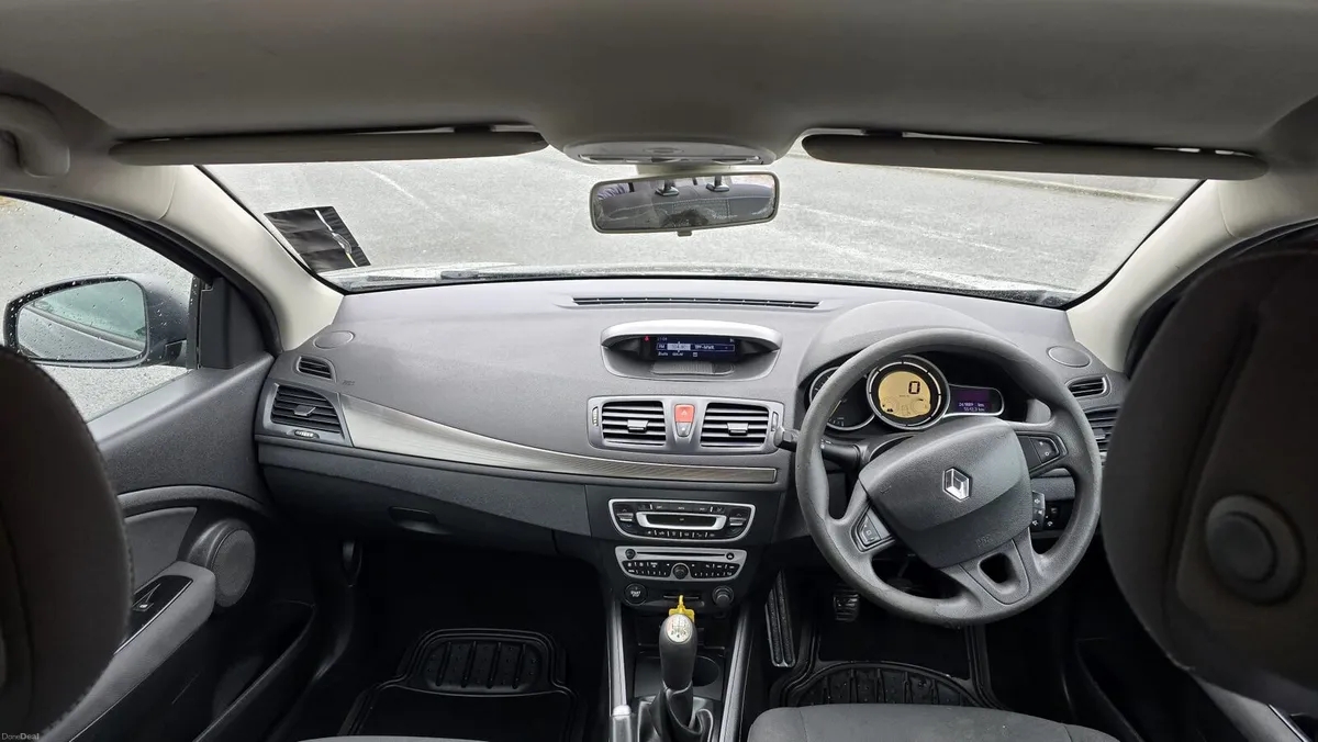 2010 Renault fluence 1.5 diesel manual - Image 3