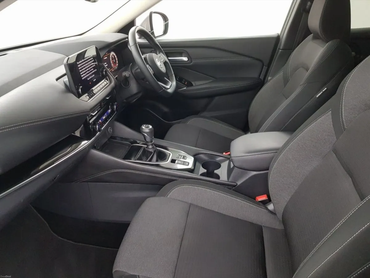 Nissan Qashqai 1.3 PET MILD HYBRID SV PREMIUM - Image 4