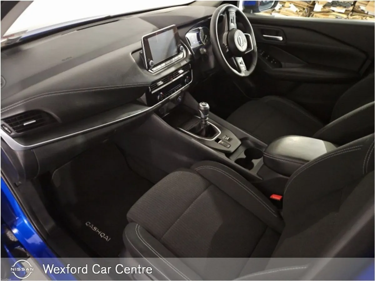 Nissan Qashqai 1.3 SV STOCK CLEARANCE - Image 6