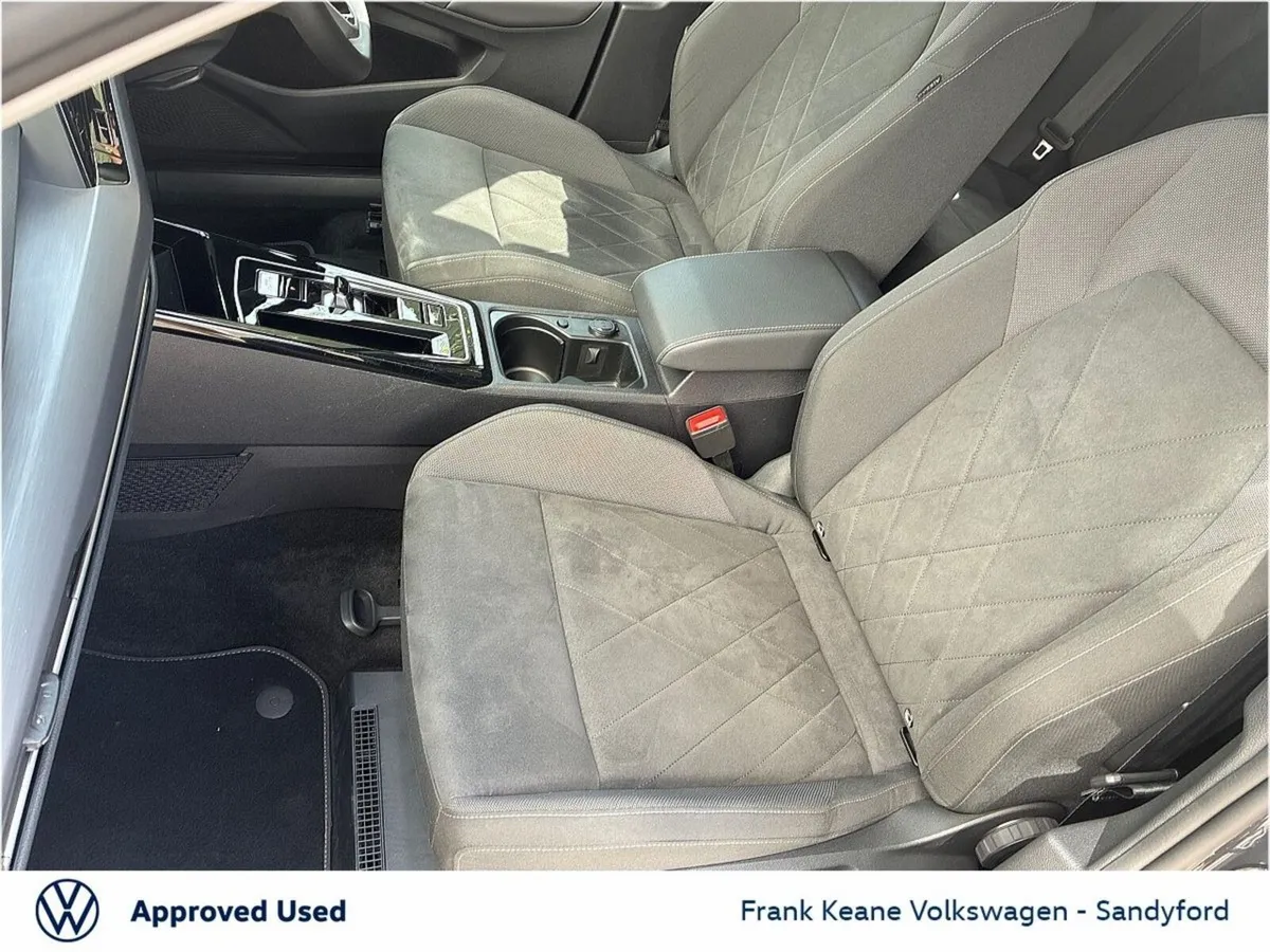 Volkswagen Golf *Style* 1.5 eTSI 130HP DSG MHEV @F - Image 4