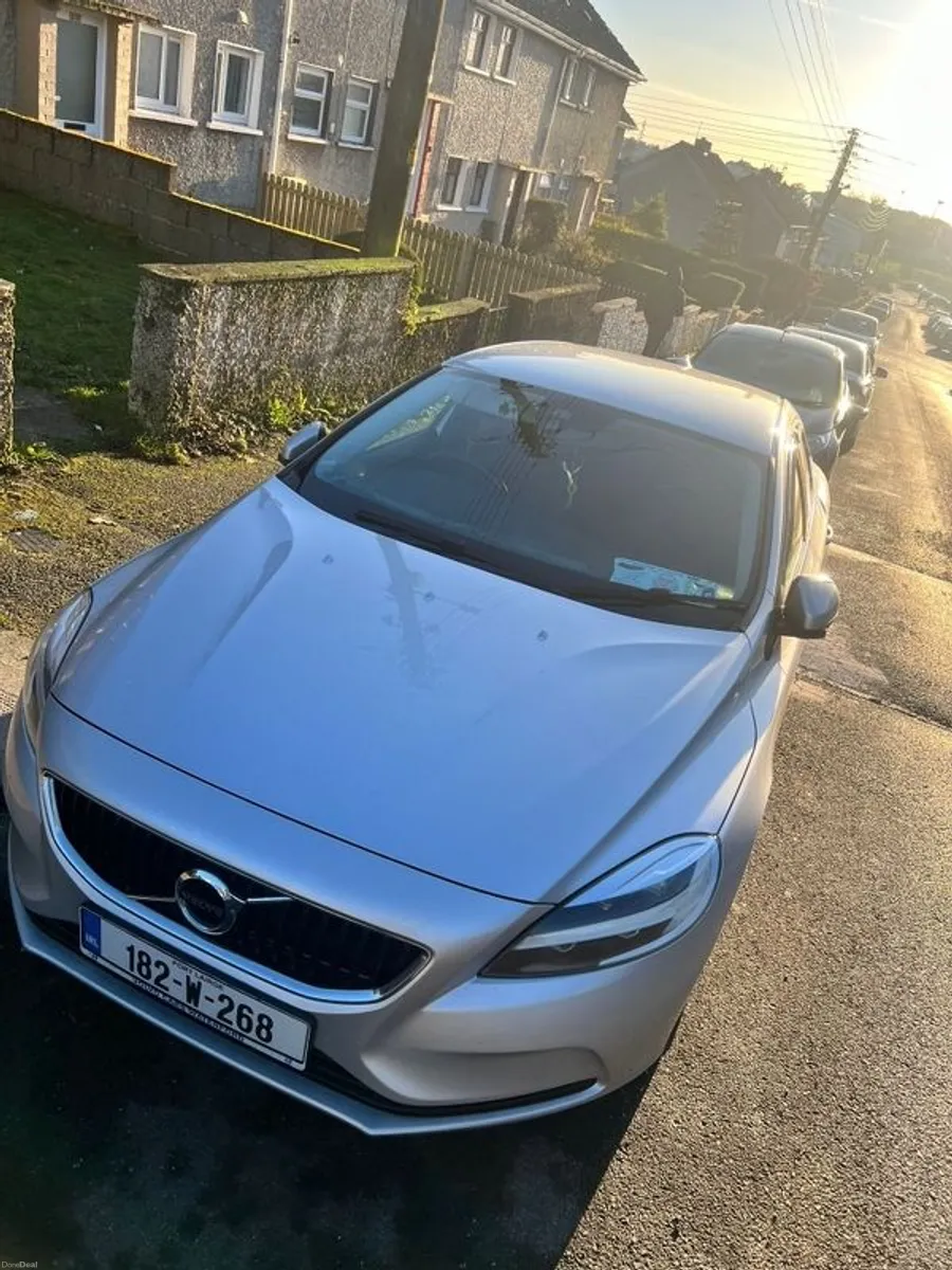2018 Volvo V40 - Image 2