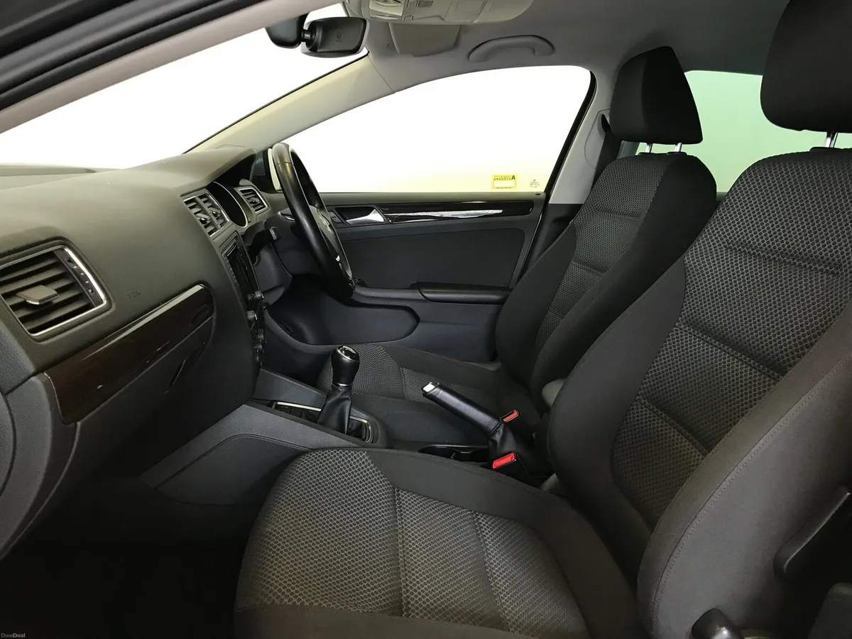 Volkswagen Jetta 2017 - Image 3