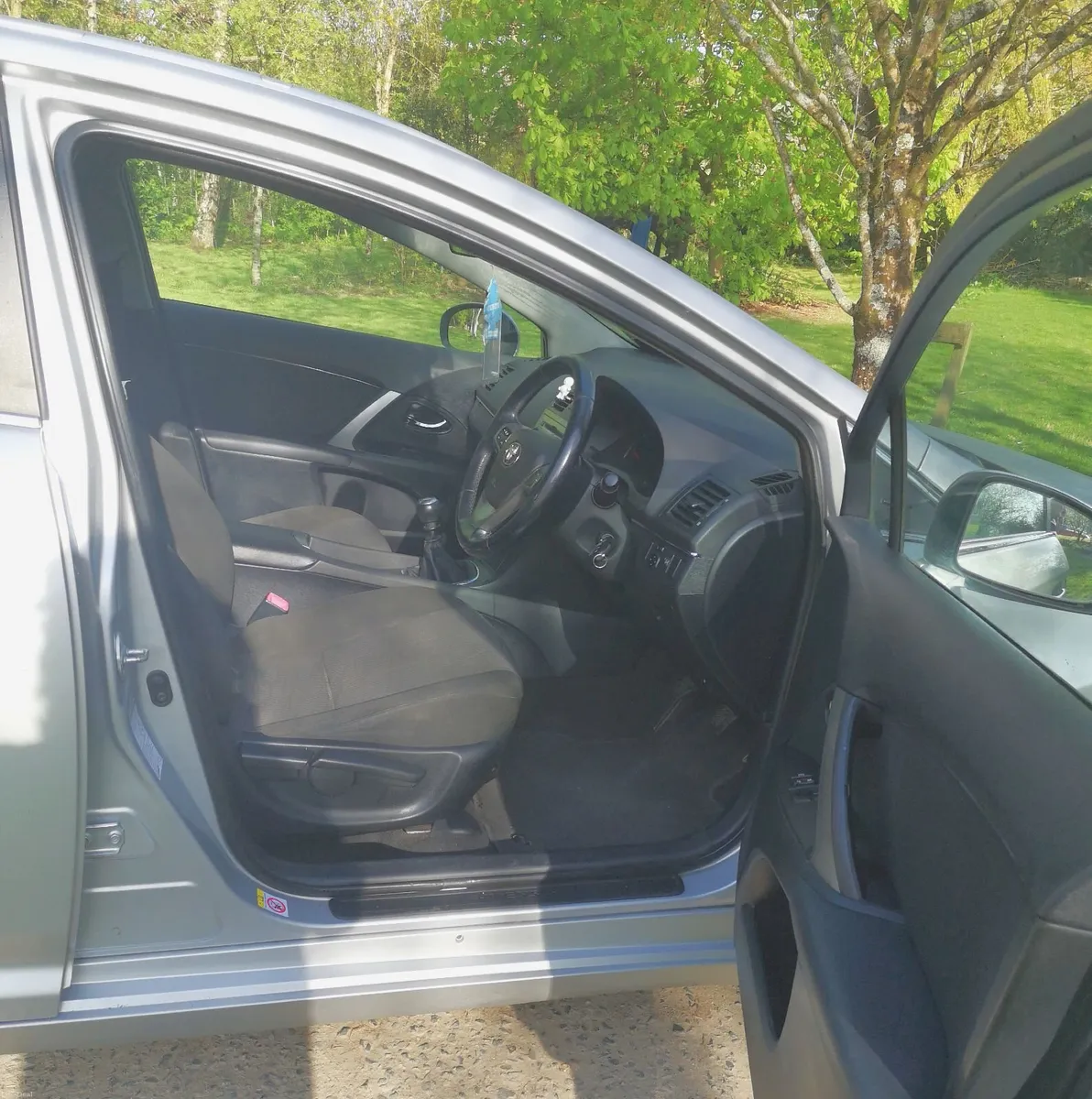 Spacious Toyota Avensis Estate 2015 - Image 2