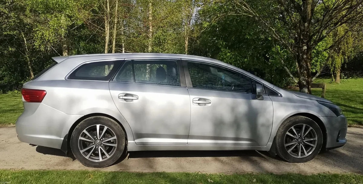 Spacious Toyota Avensis Estate 2015 - Image 3