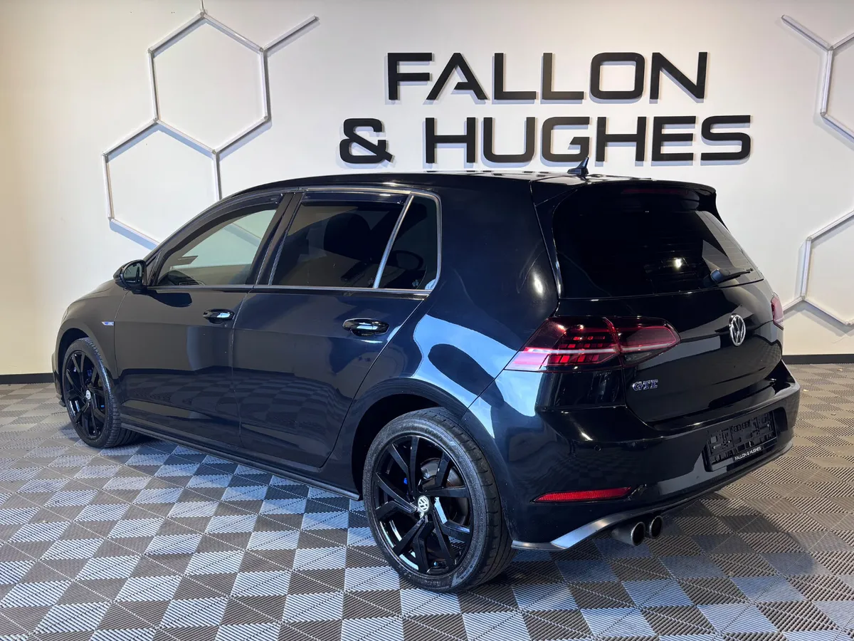 2017 VOLKSWAGEN GOLF 1.4 TSI GTE 204PS 5DR AUTO - Image 4