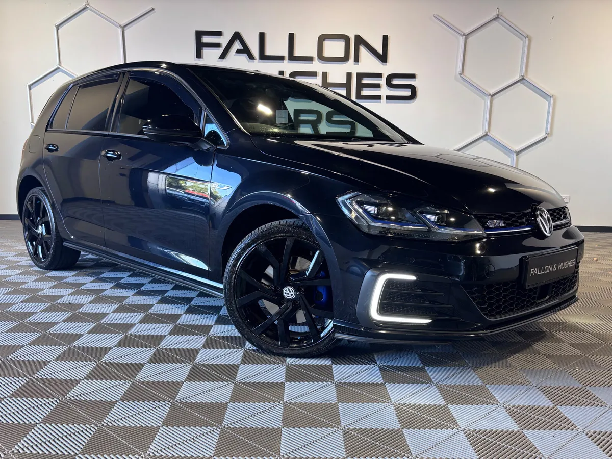 2017 VOLKSWAGEN GOLF 1.4 TSI GTE 204PS 5DR AUTO - Image 1