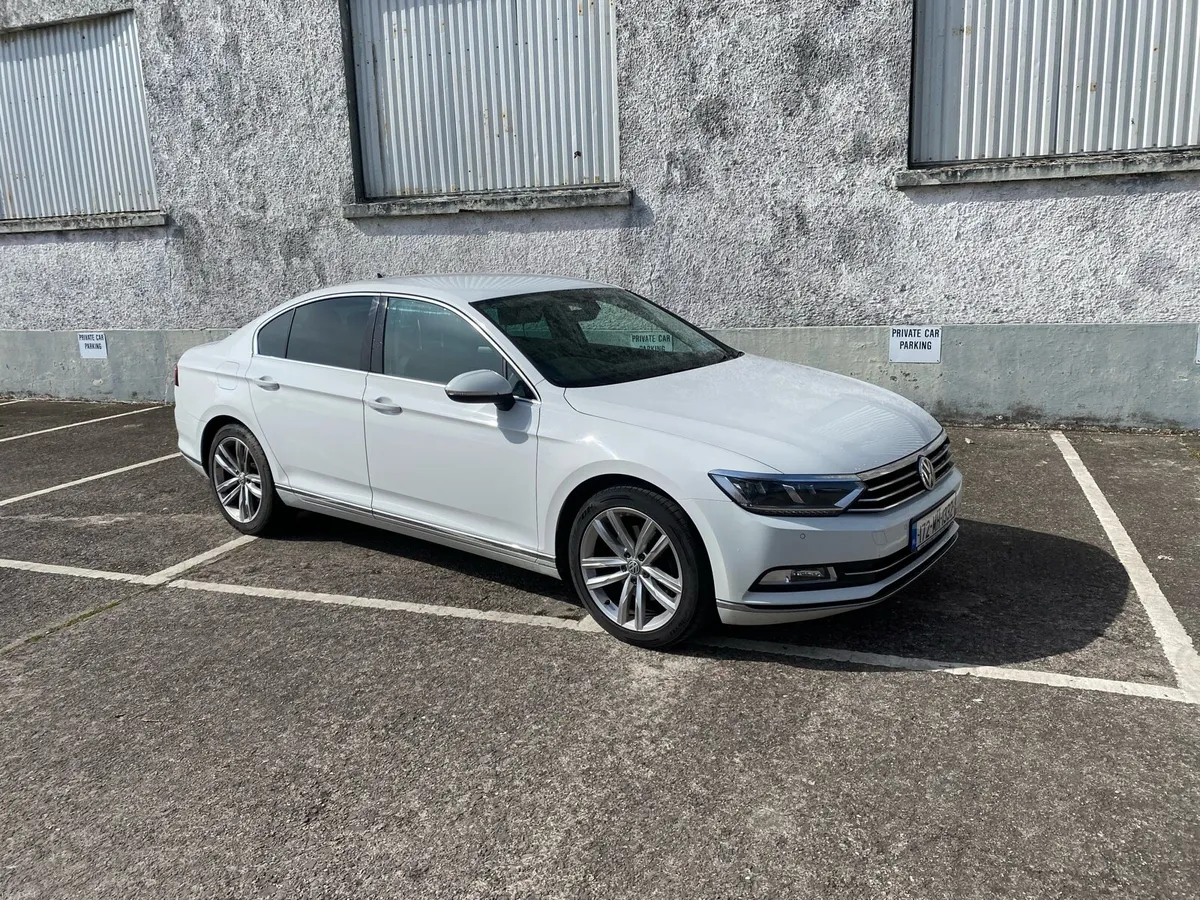 Volkswagen Passat - Image 1