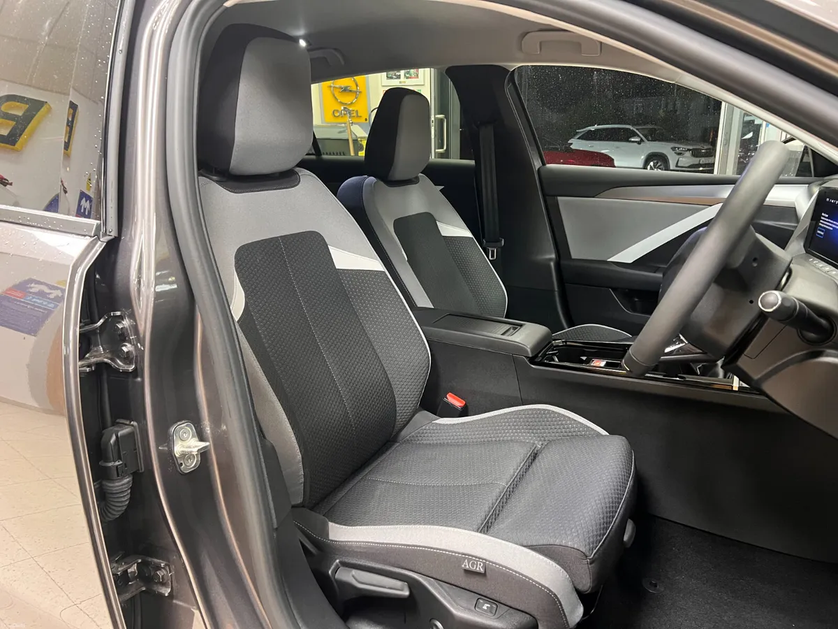 Only 12,900 Kms High Spec Petrol Manual Elegance N - Image 3