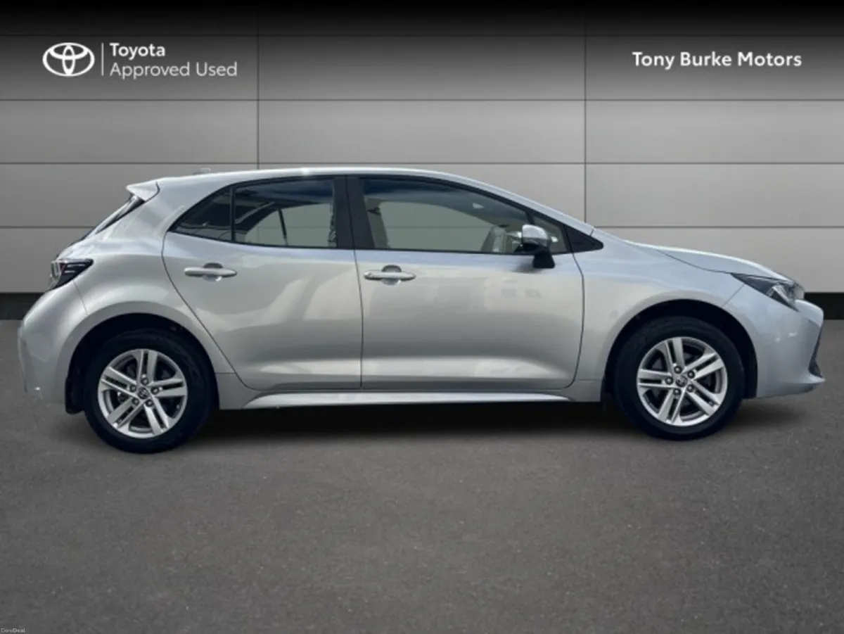 Toyota Corolla Hatchback 5dr Hybrid - Luna Edition - Image 3