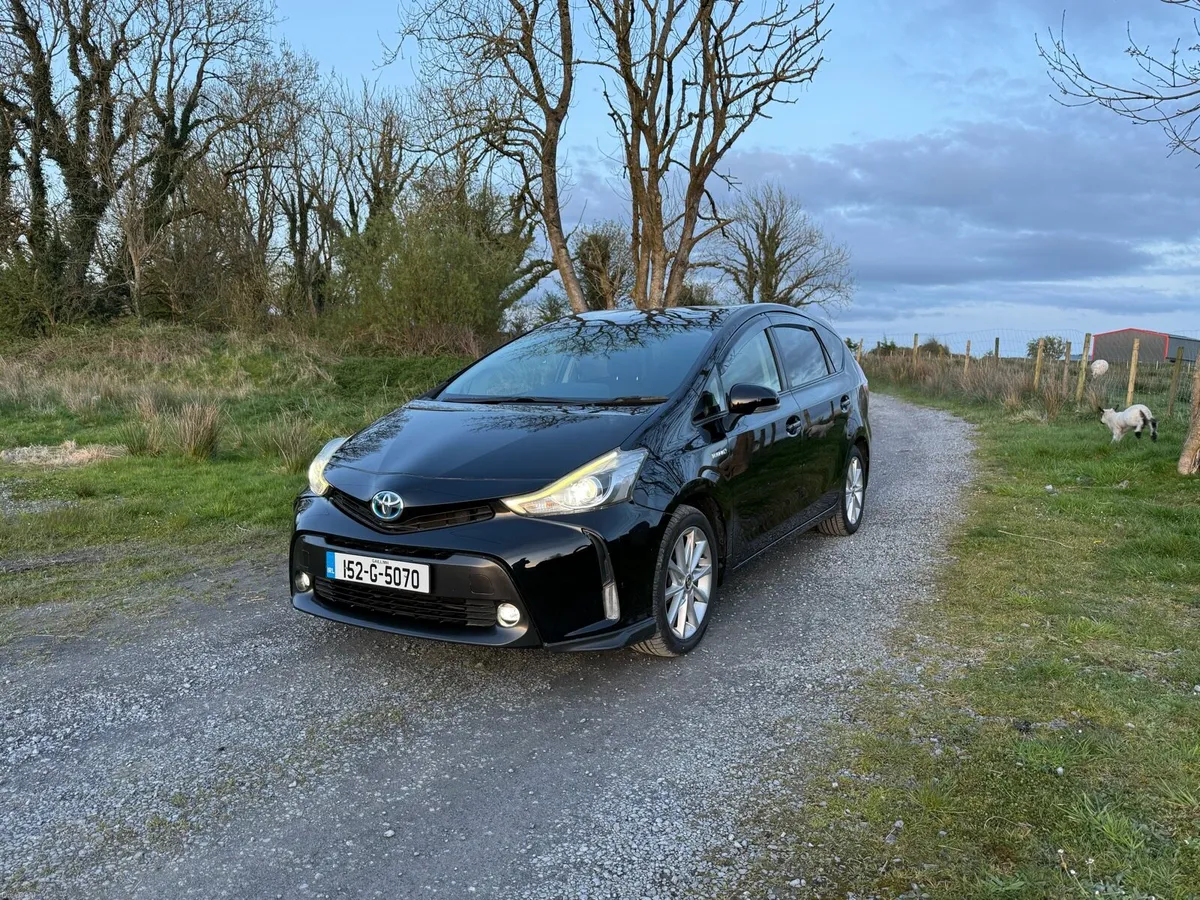 2015 Toyota Prius Alpha ONLY 77,000km - Image 3