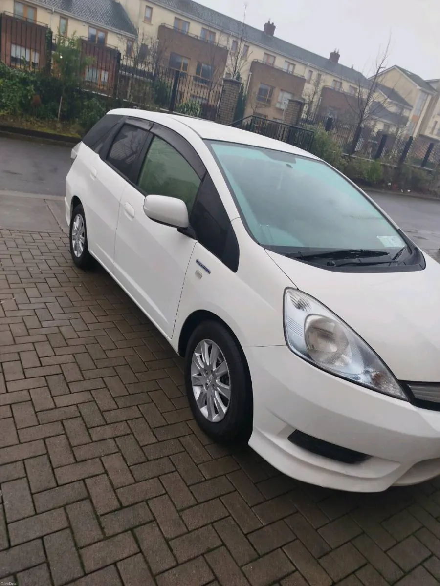 Honda fit shuttle 2014, 1.3 hybrid - Image 6