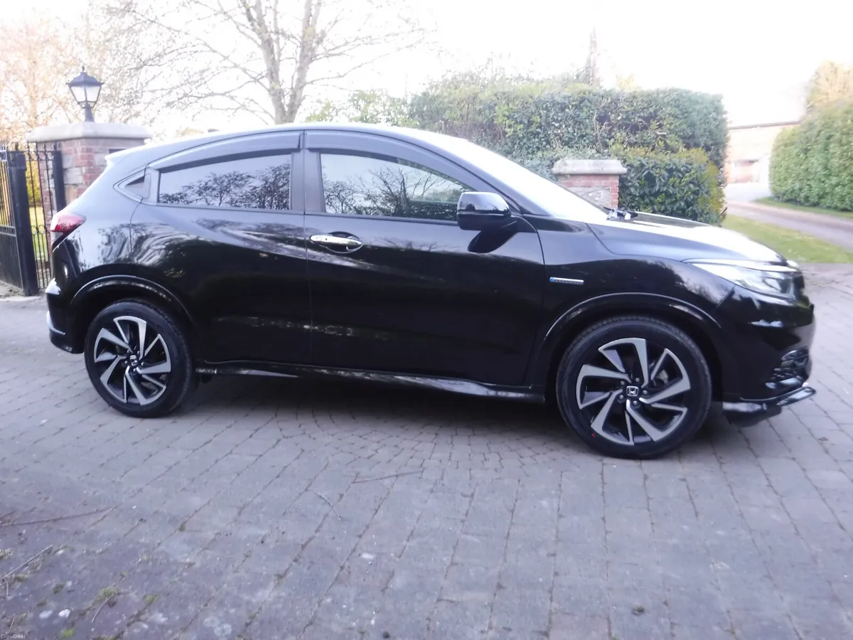 HONDA VEZEL 1.5 AUTO HYBRID RS LTD ANDROID+CARPLAY - Image 2