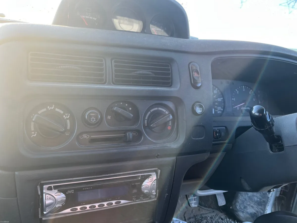 Mitsubishi Pajero 2001 - Image 2