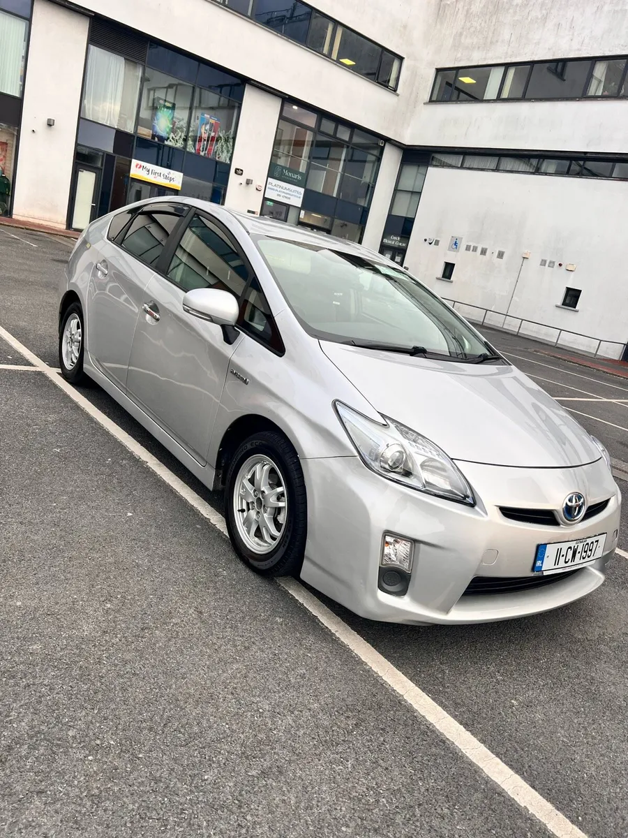 2011 Automatic Toyota Prius Hybrid - Image 1