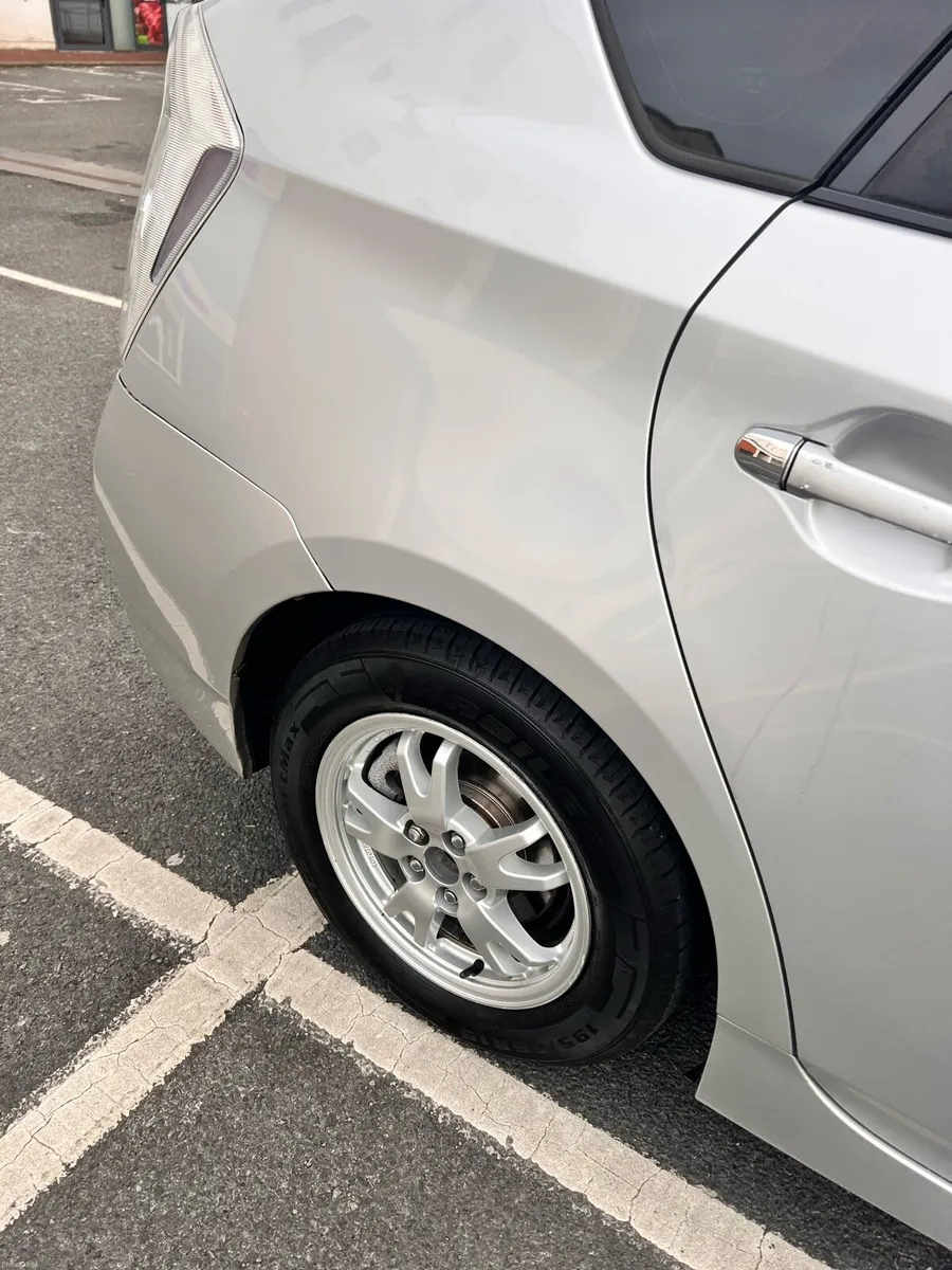 2011 Automatic Toyota Prius Hybrid - Image 3