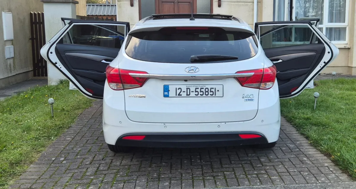 Hyundai i40 1.7 CRDI PREMIUM - Image 2
