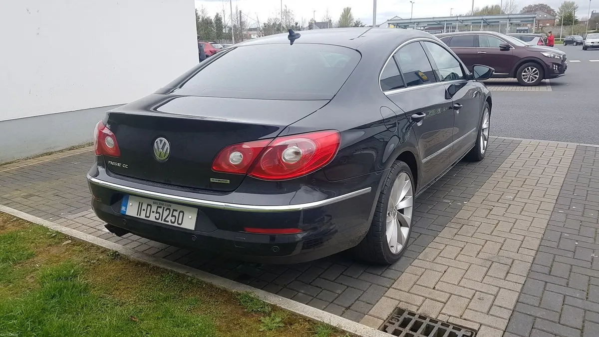 Volkswagen Passat 2011 - Image 2