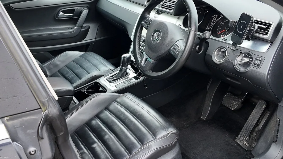 Volkswagen Passat 2011 - Image 3