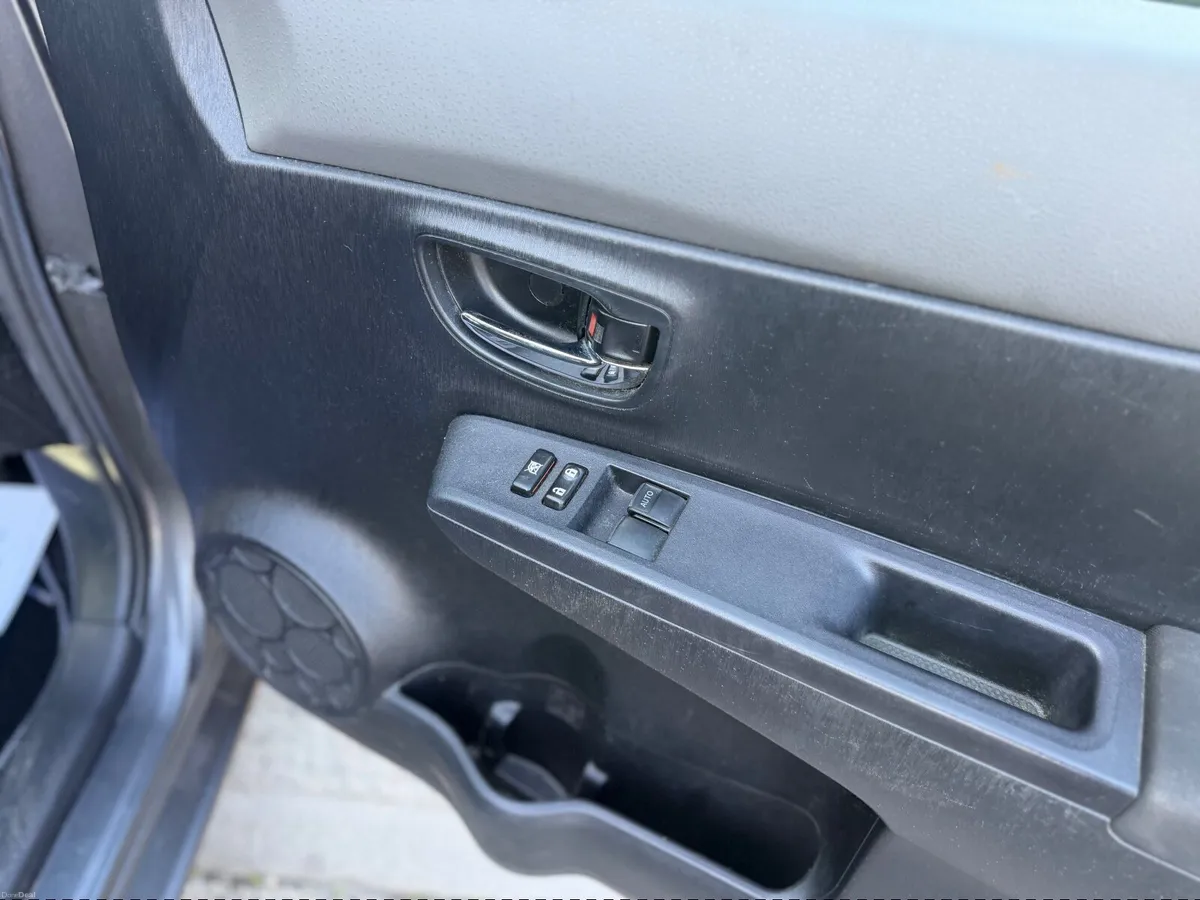 Toyota Yaris 2012 ///Manual 1.3 petrol - Image 3