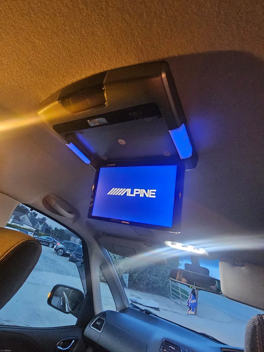 Nissan Serena 2016 8 seater automatic €8990 - Image 4