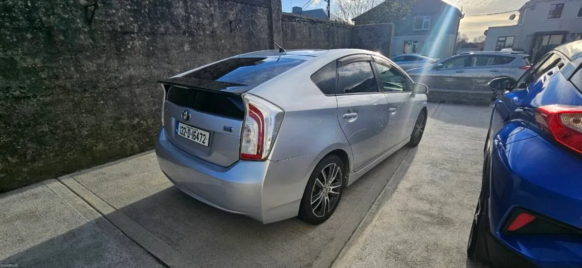 Toyota Prius - Image 4