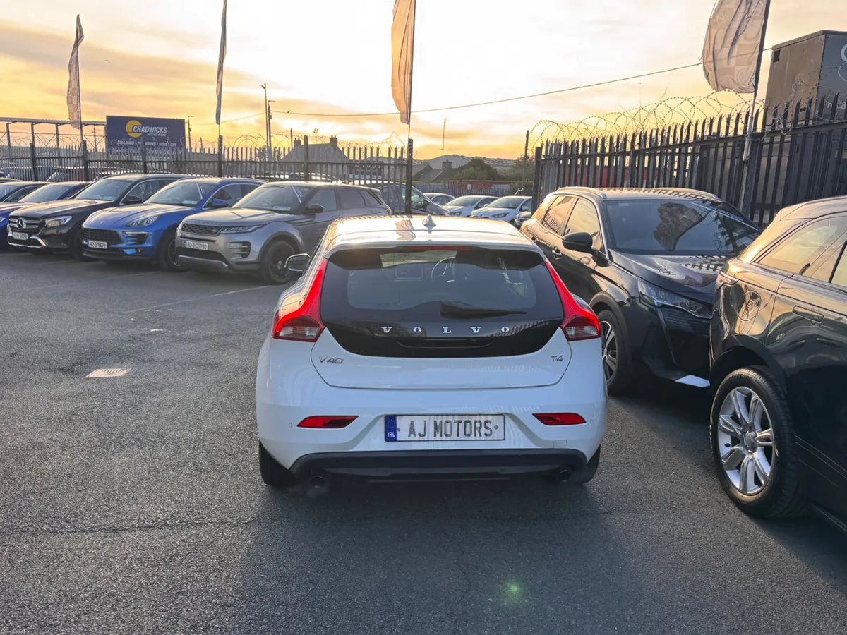VOLVO V40 1.6 AUTOMATIC - Image 5