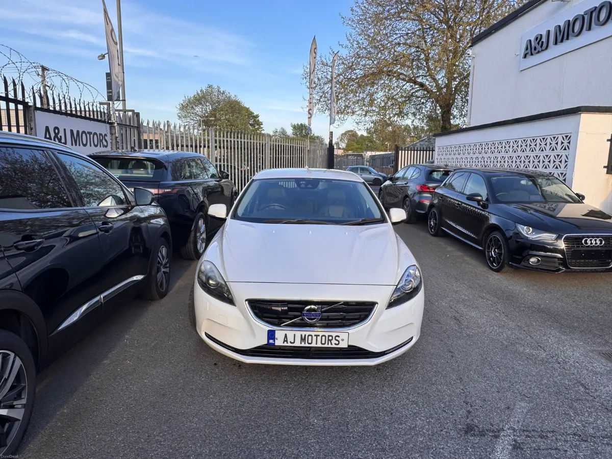 VOLVO V40 1.6 AUTOMATIC - Image 3