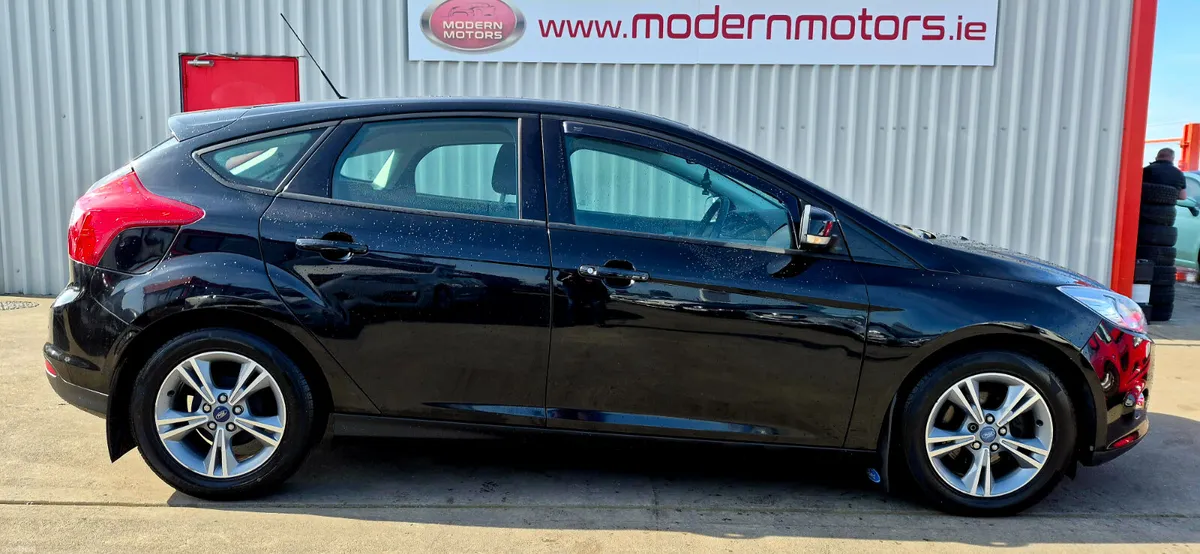 Ford Focus zetec 1.6 tdci 95bhp 5dr - Image 3