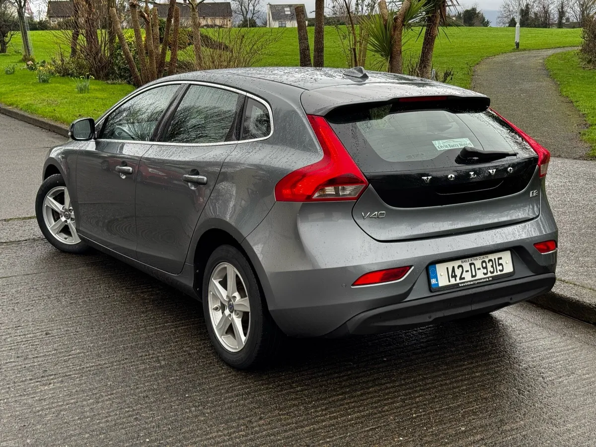 142 VOLVO V40 1.6 DIESEL AUTOMATIC LOW KM - Image 4