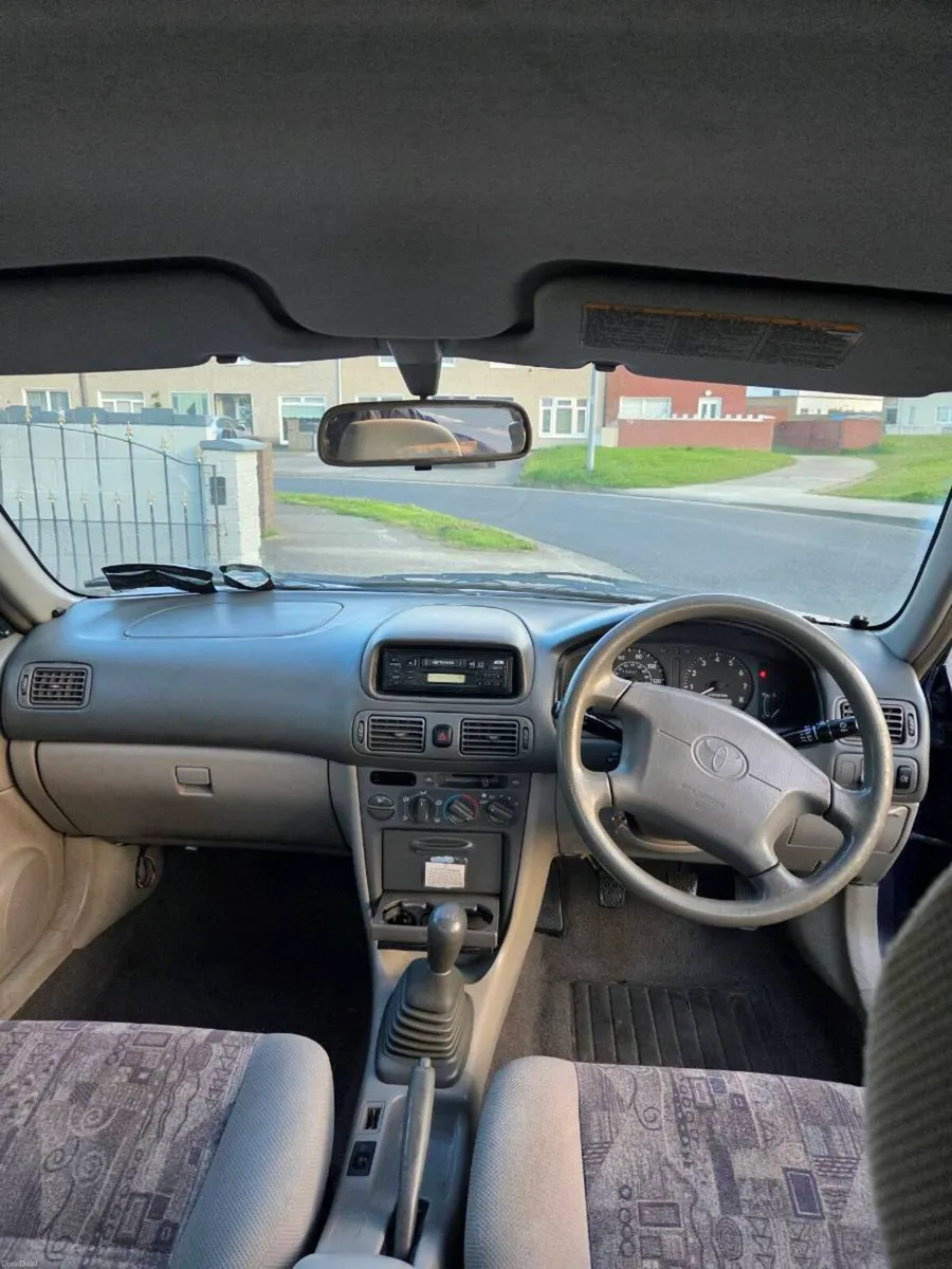 Toyota corolla - Image 2