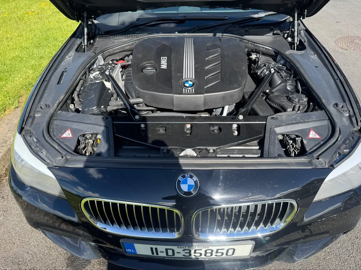 BMW 5-Series 2011 - Image 4
