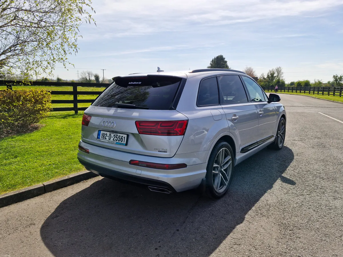 Audi Q7 Quattro S Line Black Edition 7 Seater - Image 3