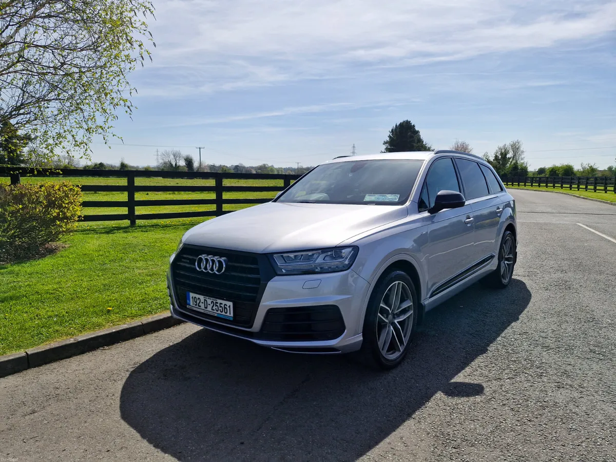 Audi Q7 Quattro S Line Black Edition 7 Seater - Image 2
