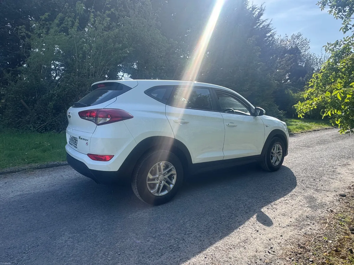 17 Hyundai Tucson 1.7 CRDI PREMIUM - Image 2