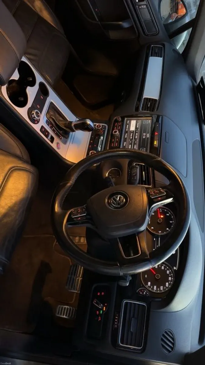 2013 Volkswagen Touareg Rline Crewcab - Image 4