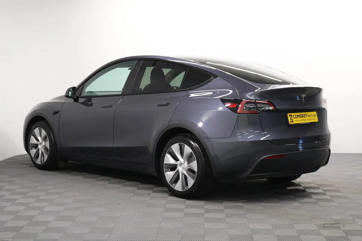 Tesla Model Y HATCHBACK - Image 4