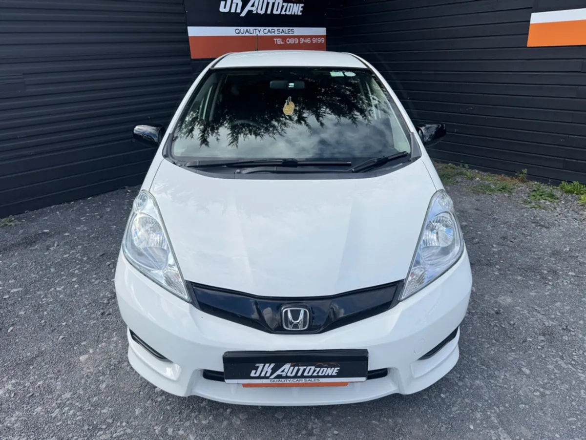 Honda Fit SHUTTLE  HYBRID AUTO - Image 2