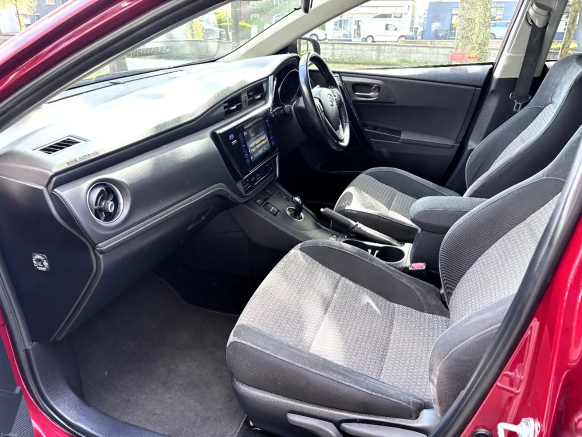 Toyota Auris HYBRID LUNA SPORT AUTO 5DR - Image 6