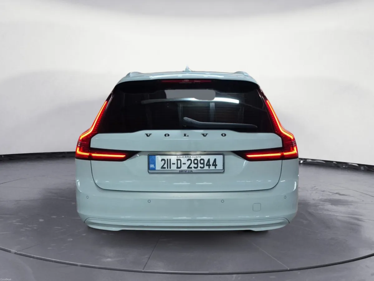 Volvo V90 B4 MOMENTUM AT 5DR AUTO - Image 6