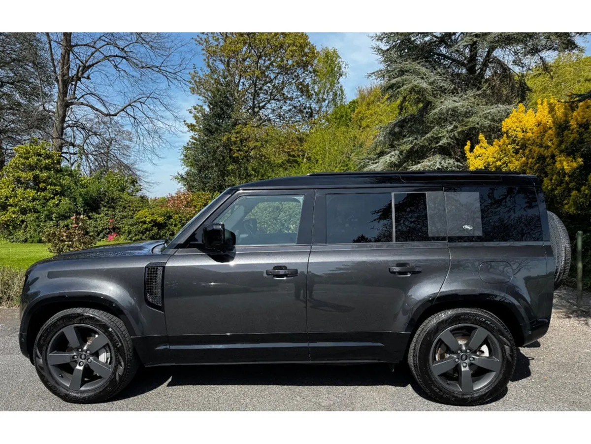 Land Rover Defender 110 X-DYNAMIC HSE PHE - Image 1